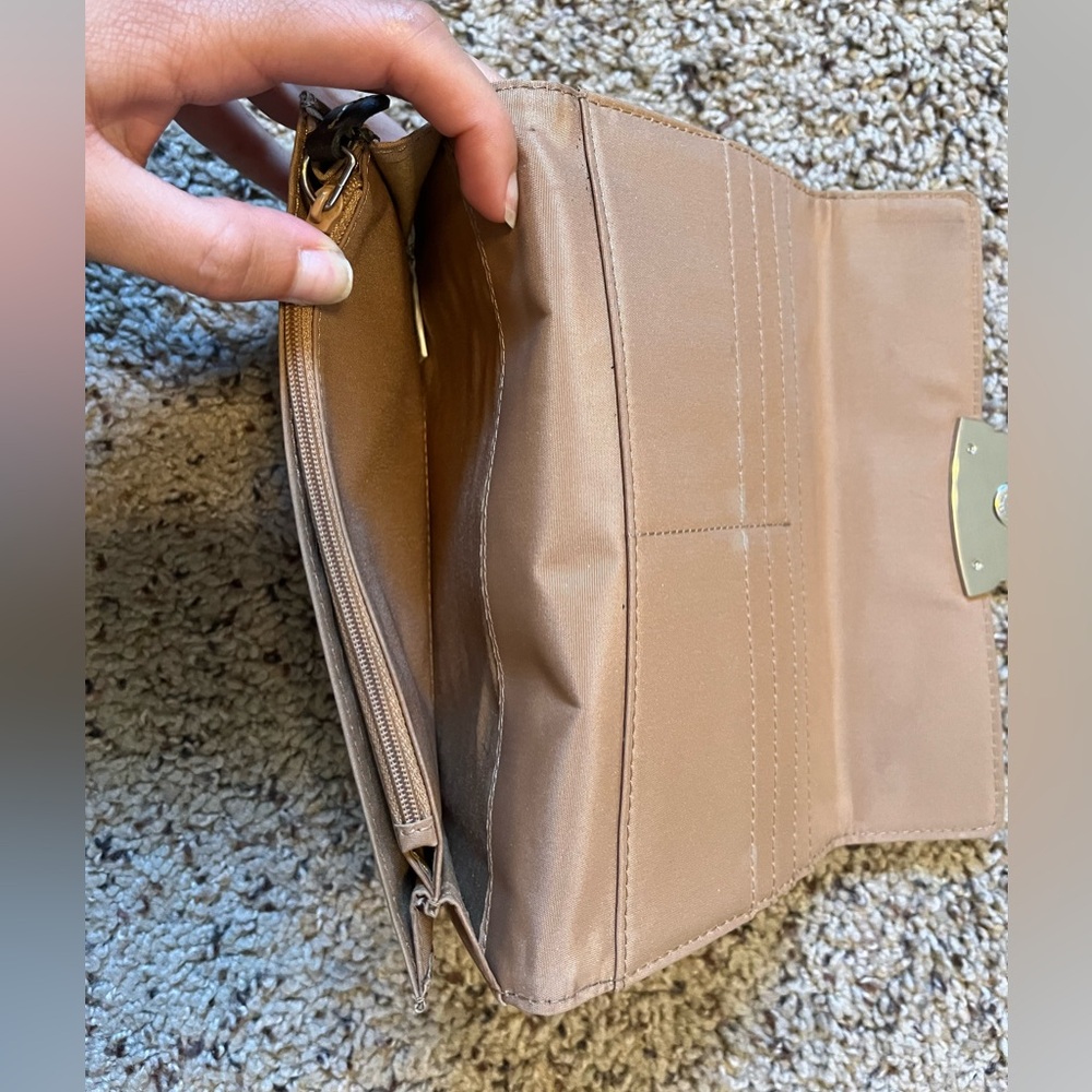 Liz Claiborne Tan and Black Patterned Clutch - Picture 4 of 7